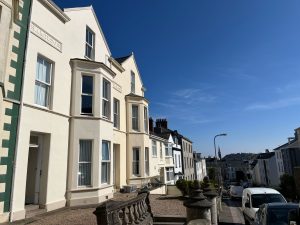 Top Floor One Bed Apart with Parking